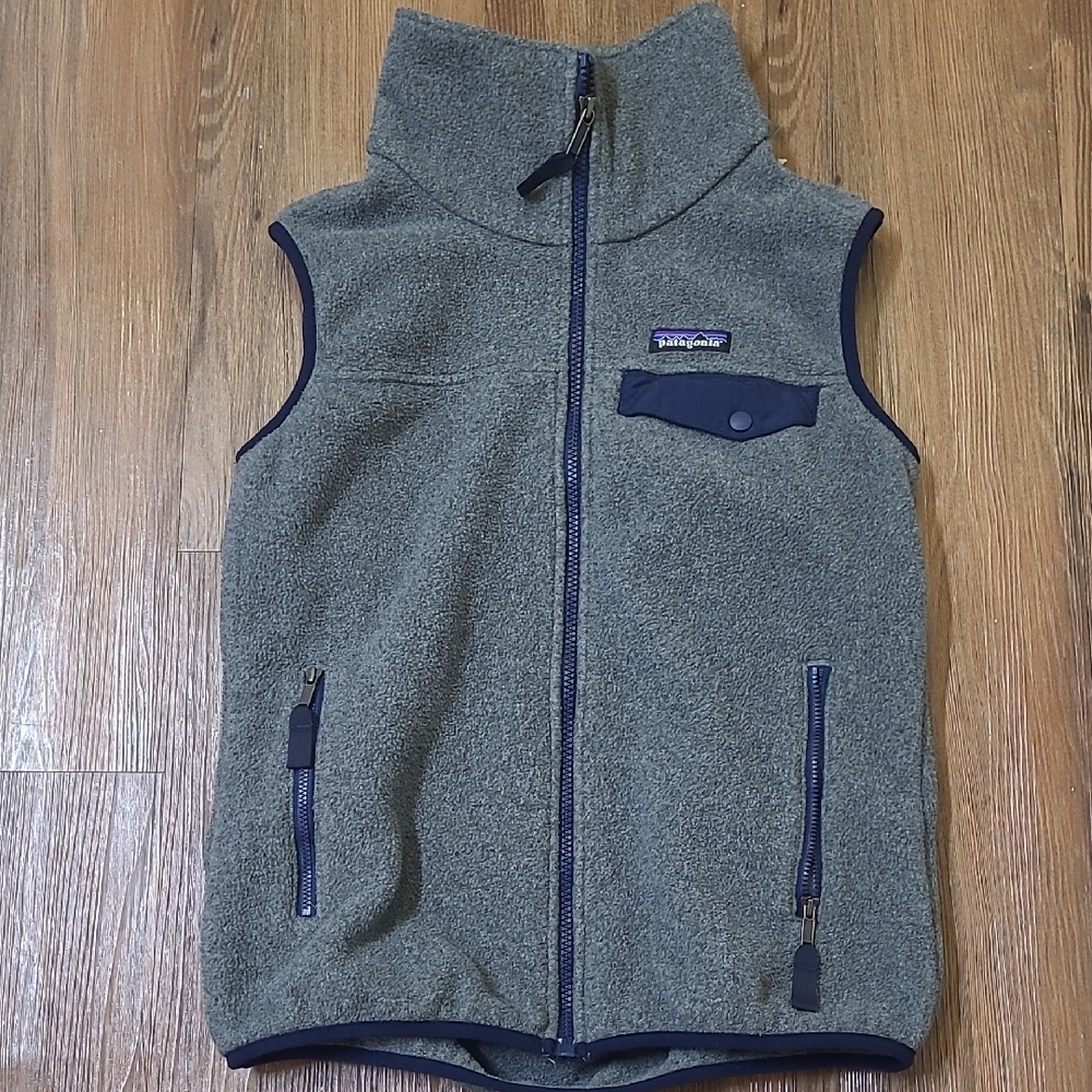 Patagonia Forest Green Fleece Vest for women zise xs used good condition.